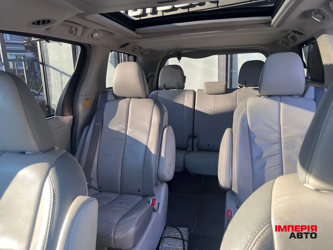 Toyota Sienna - фото 7