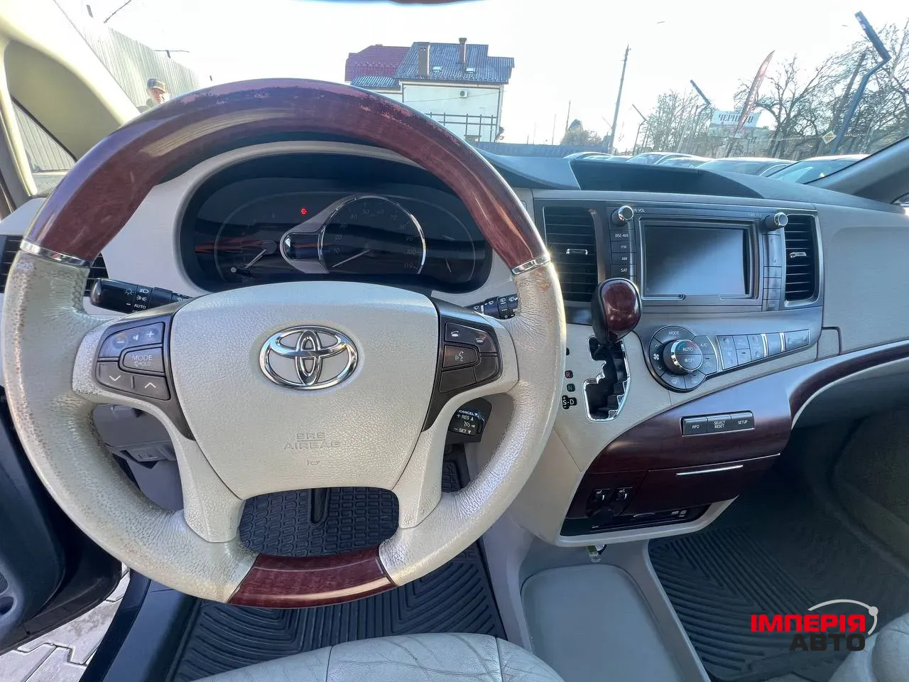 Toyota Sienna - фото 5