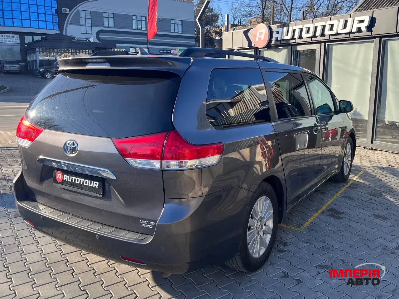 Toyota Sienna - фото 10