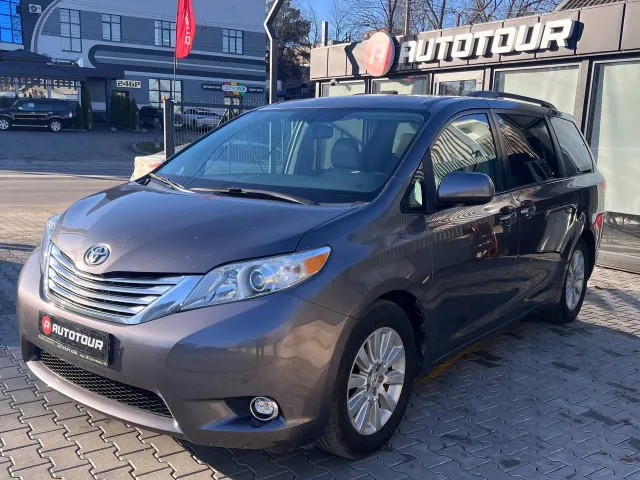 Toyota Sienna - фото 2