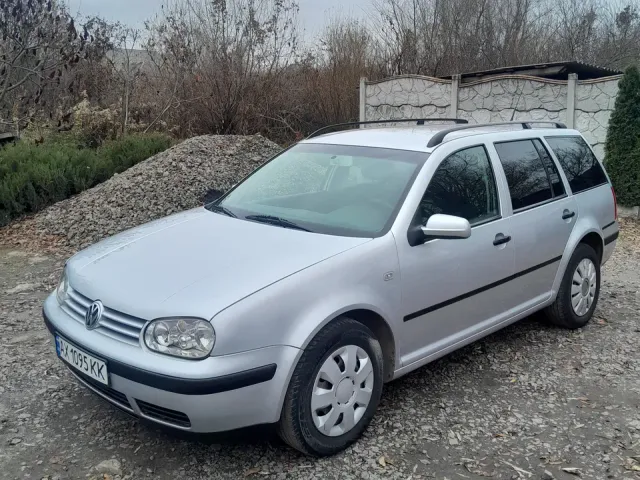 Volkswagen Golf - фото 1