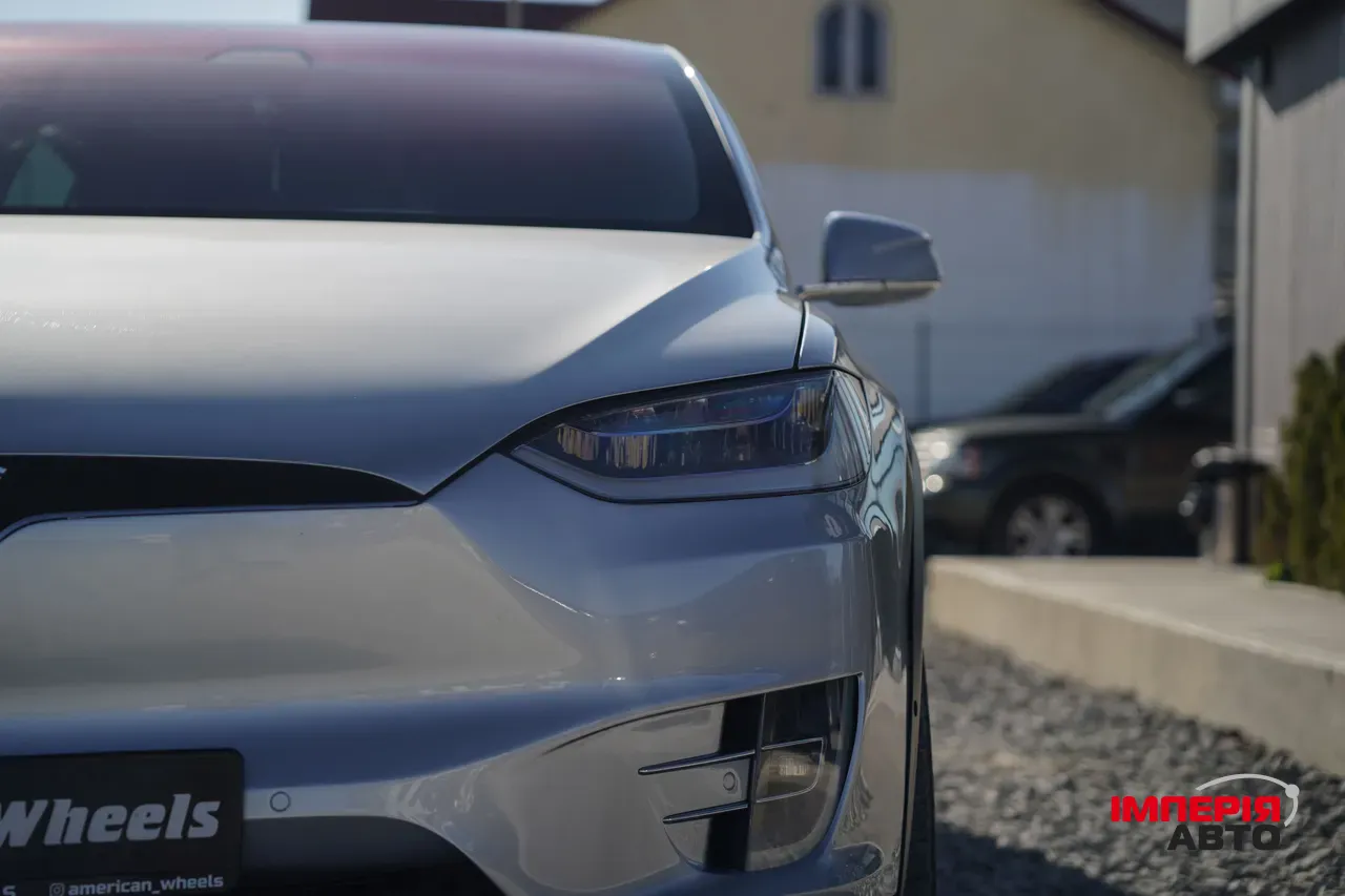 Tesla Model X - фото 11