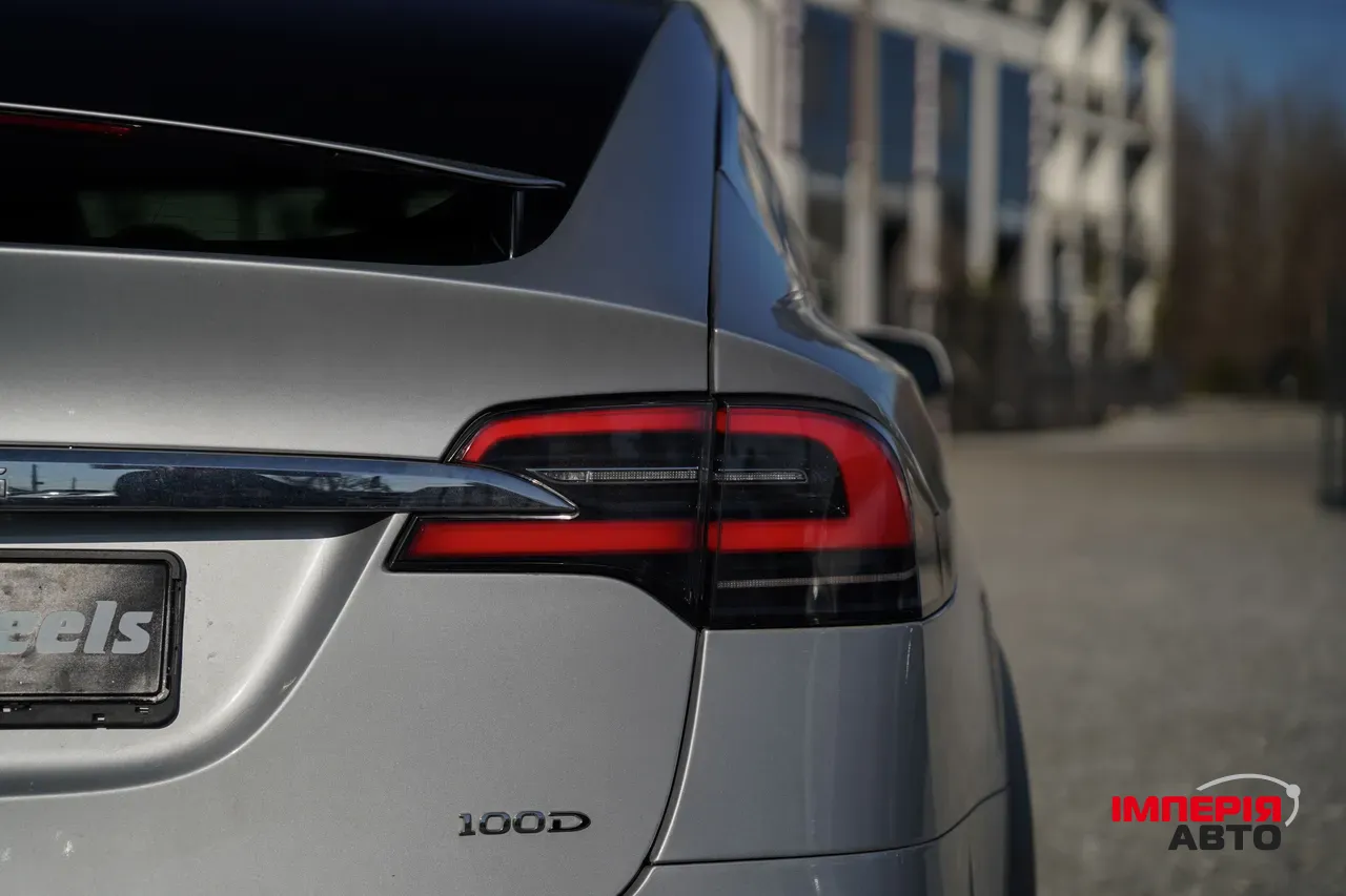 Tesla Model X - фото 9