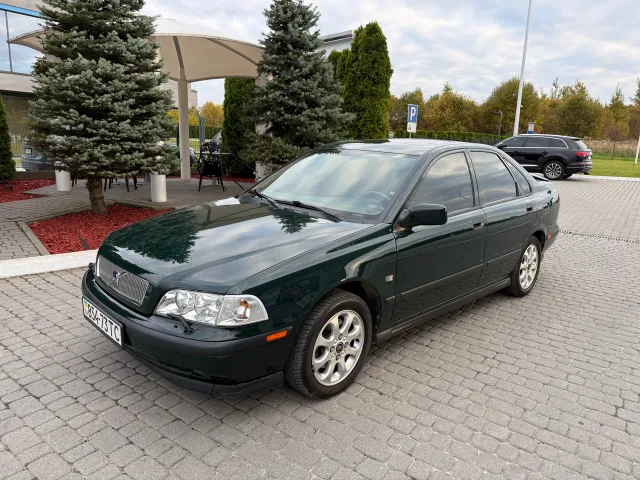 Volvo S40 - фото 1