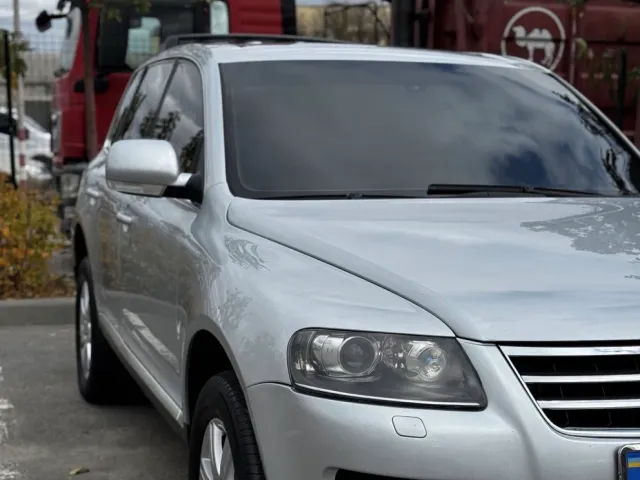 Volkswagen Touareg - фото 2