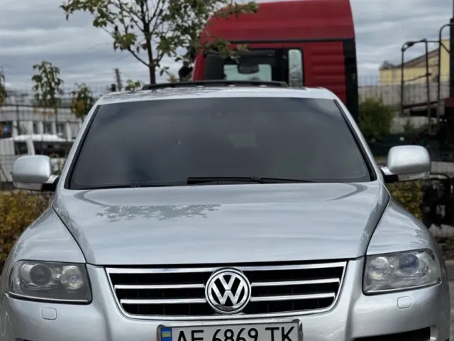 Volkswagen Touareg - фото 1