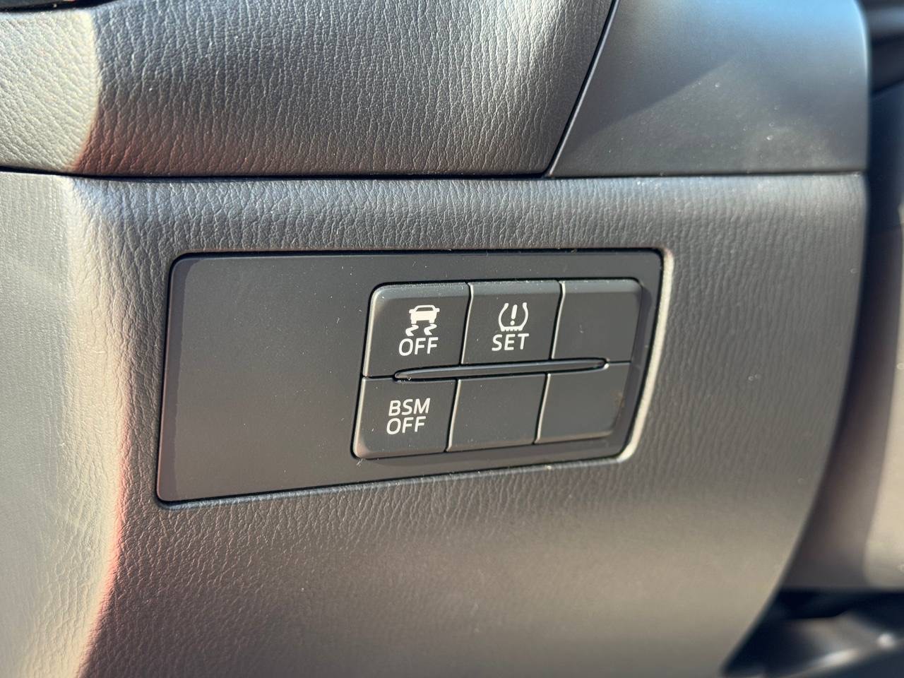 Mazda 3 - фото 12