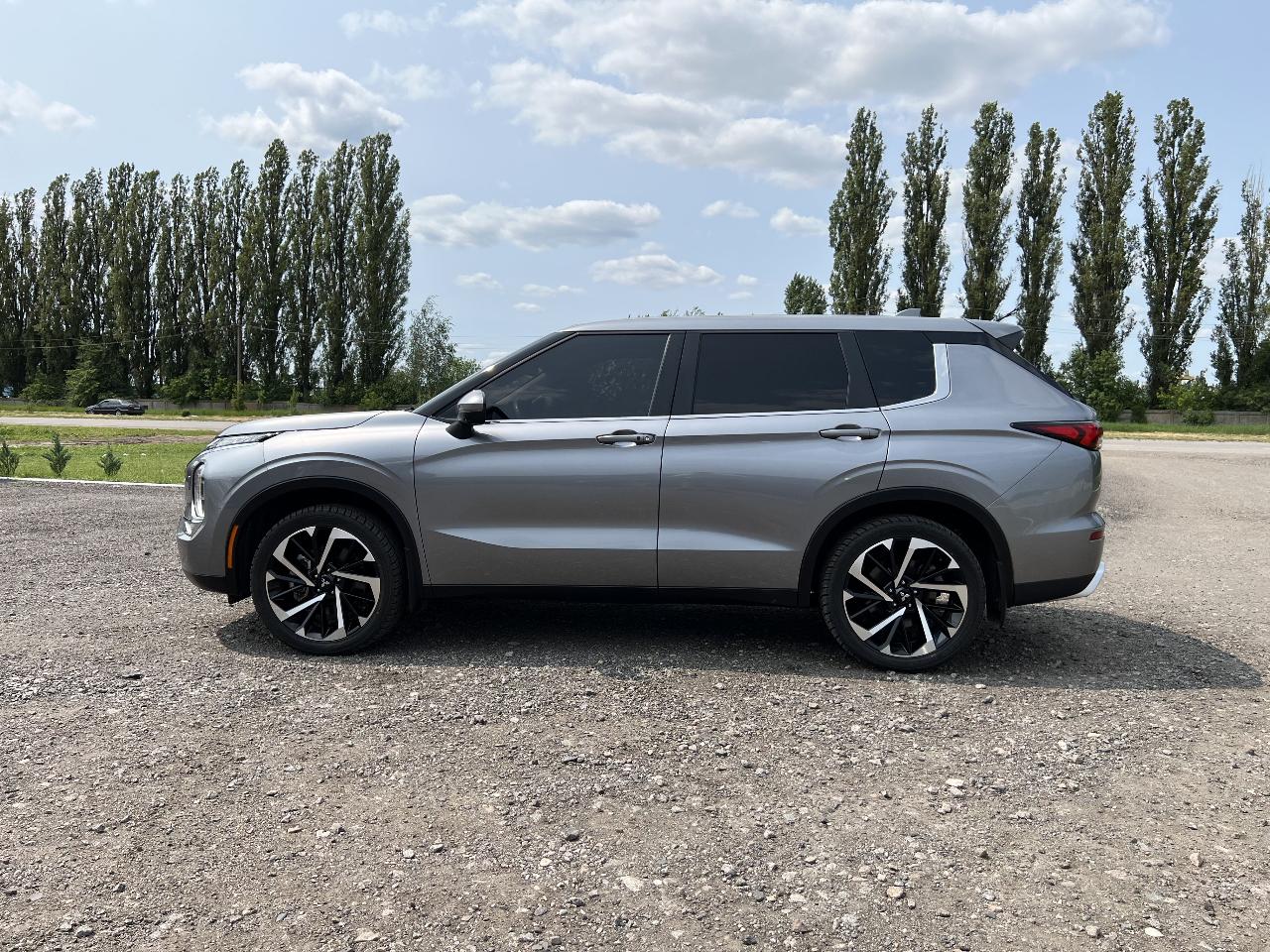 Mitsubishi Outlander - фото 3
