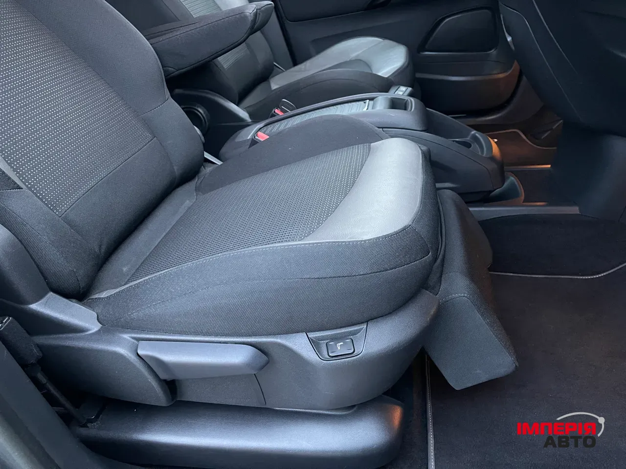 Citroen C4 Picasso - фото 35