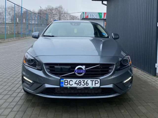 Volvo S60 - фото 1