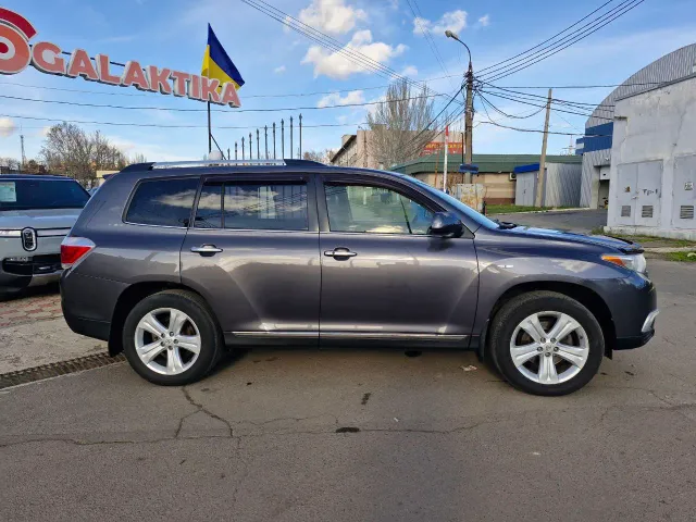 Toyota Highlander - фото 3