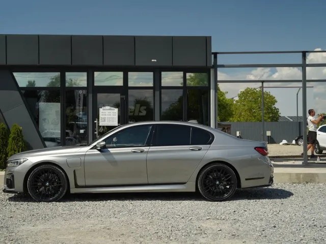 BMW 7 серії - фото 4