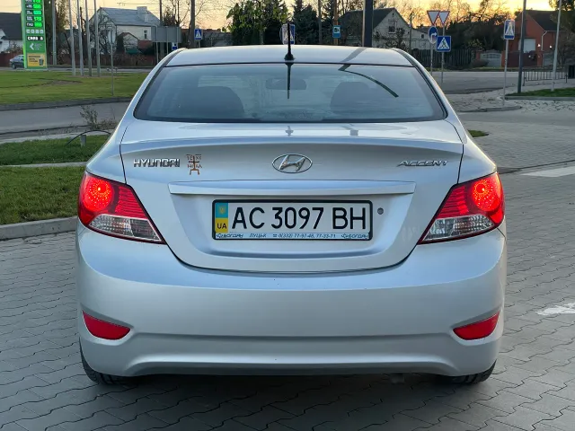 Hyundai Accent - фото 3