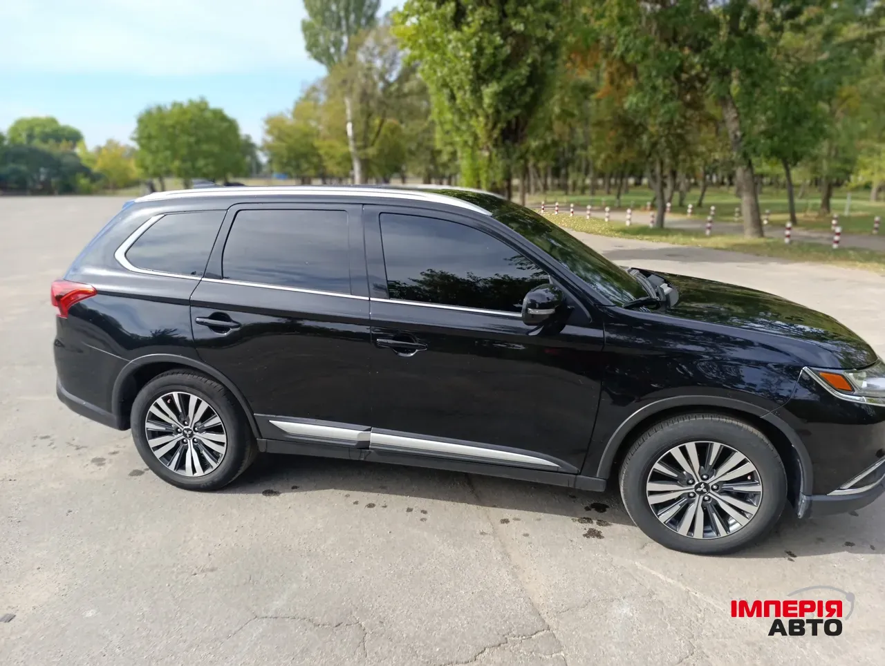 Mitsubishi Outlander - фото 1