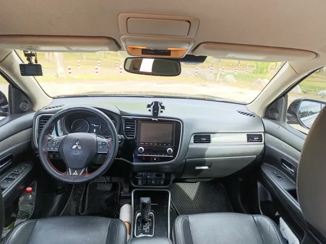 Mitsubishi Outlander - фото 4