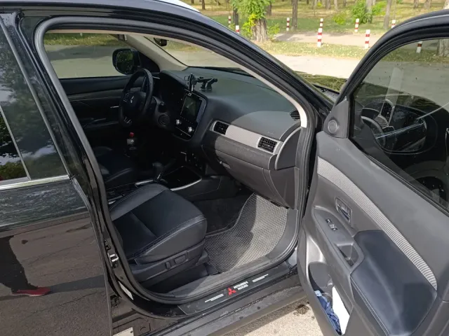 Mitsubishi Outlander - фото 5