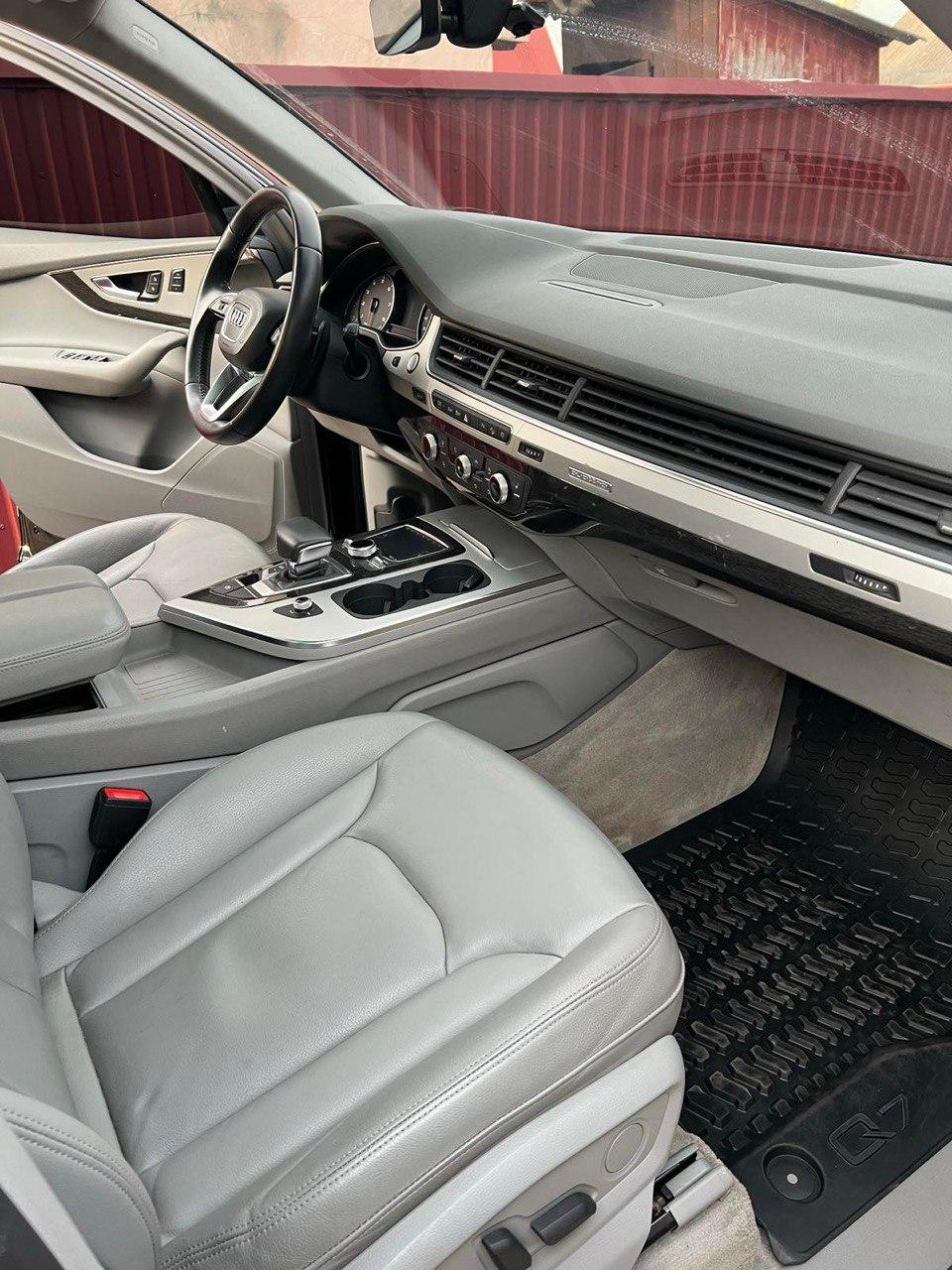 Audi Q7 - фото 14