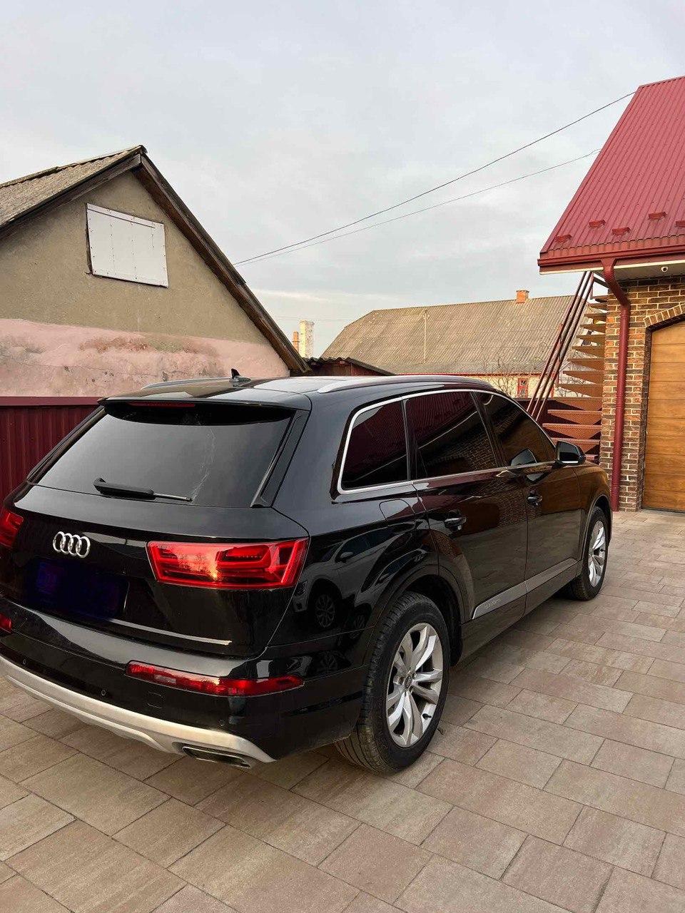 Audi Q7 - фото 17
