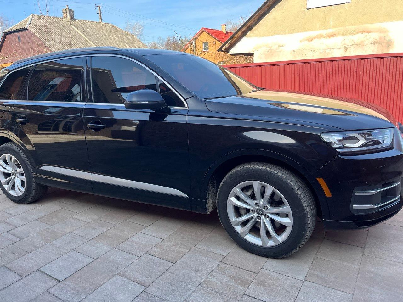 Audi Q7 - фото 18