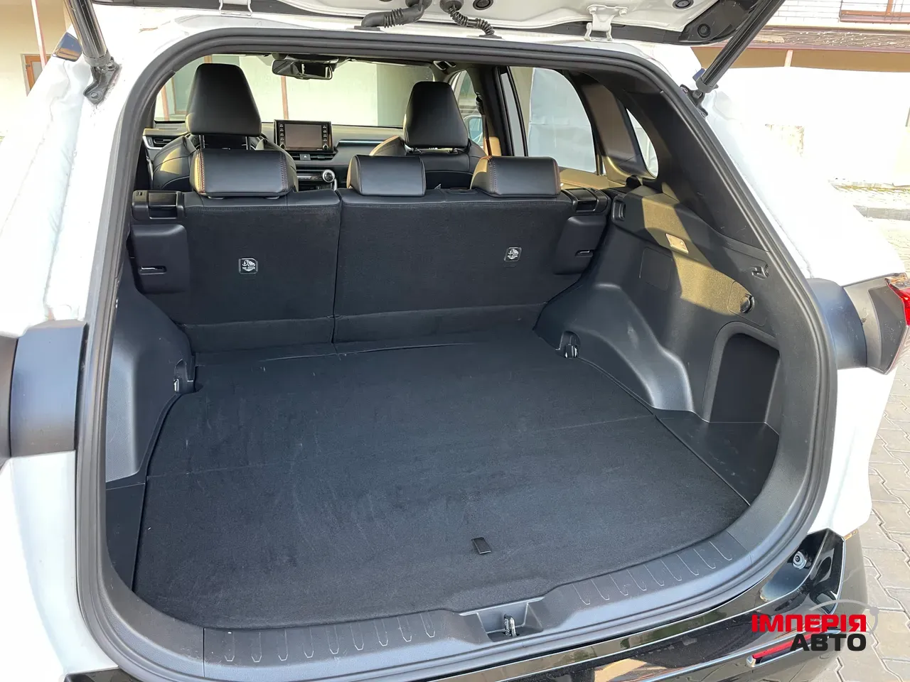 Toyota RAV4 - фото 12