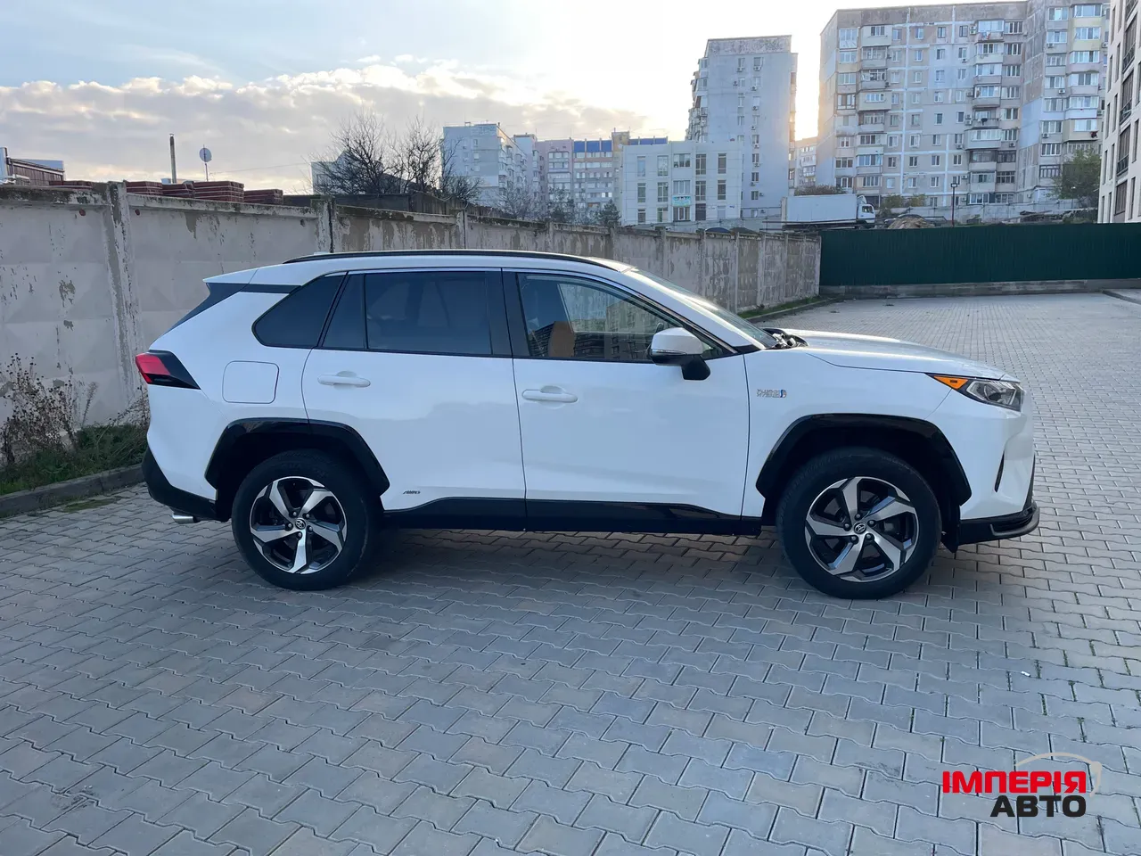 Toyota RAV4 - фото 3