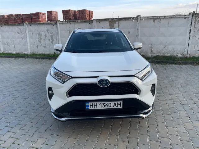 Toyota RAV4 - фото 4