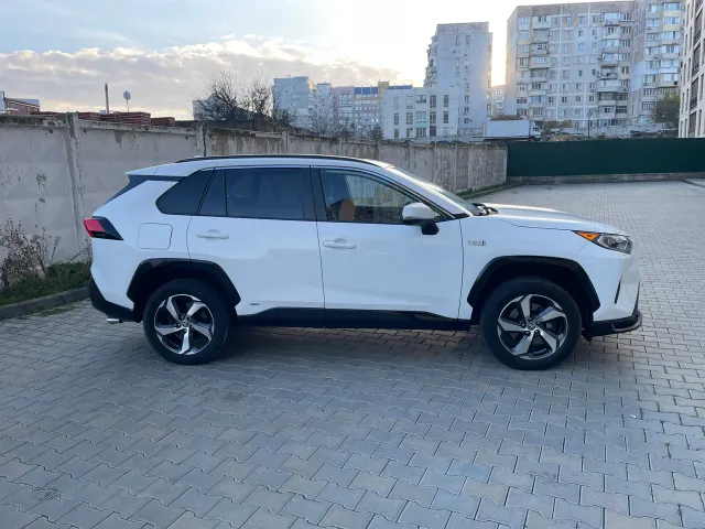 Toyota RAV4 - фото 3