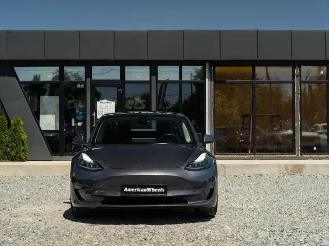 Tesla Model 3 - фото 2
