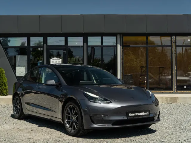 Tesla Model 3 - фото 3