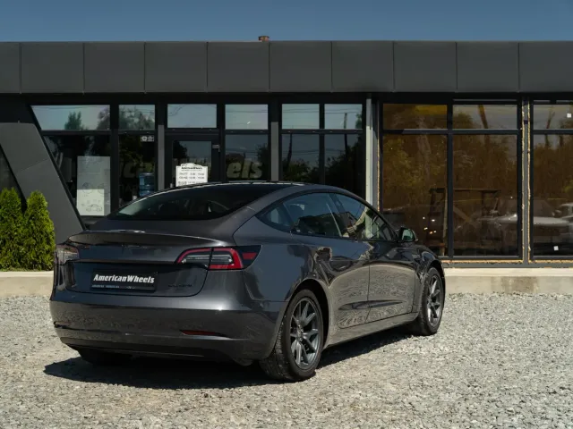 Tesla Model 3 - фото 5