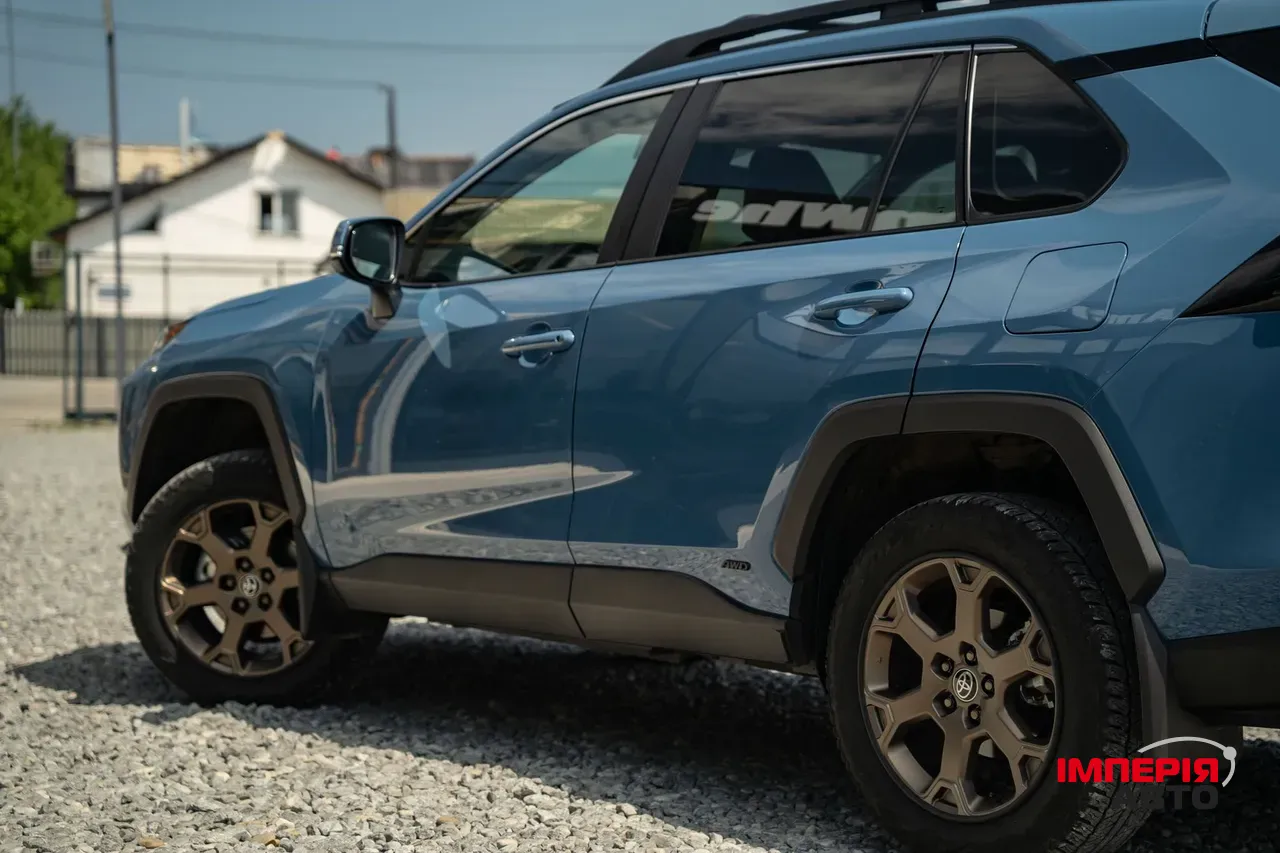 Toyota RAV4 - фото 8