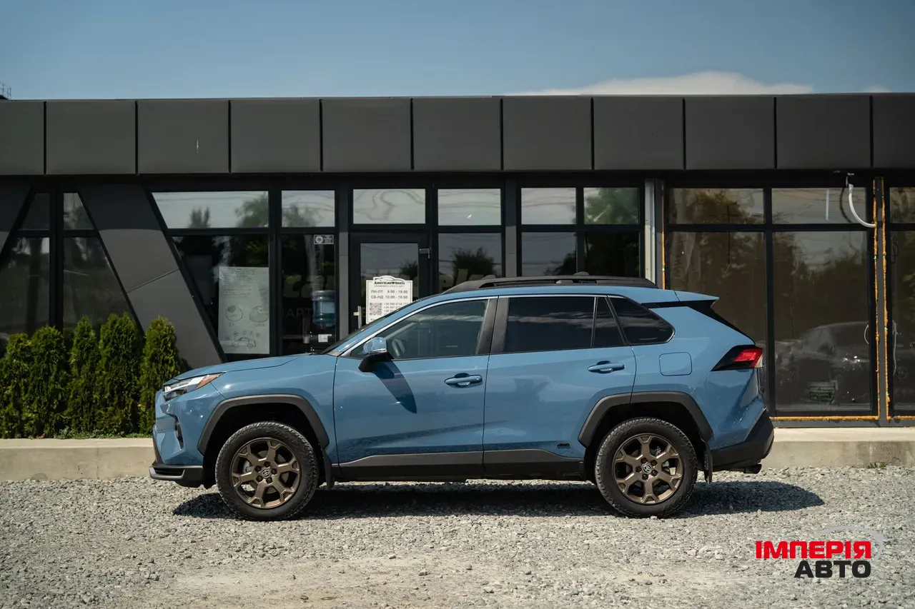 Toyota RAV4 - фото 4