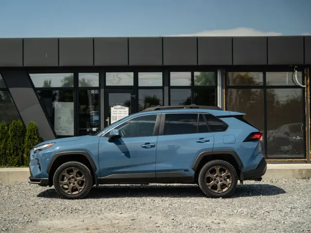 Toyota RAV4 - фото 4