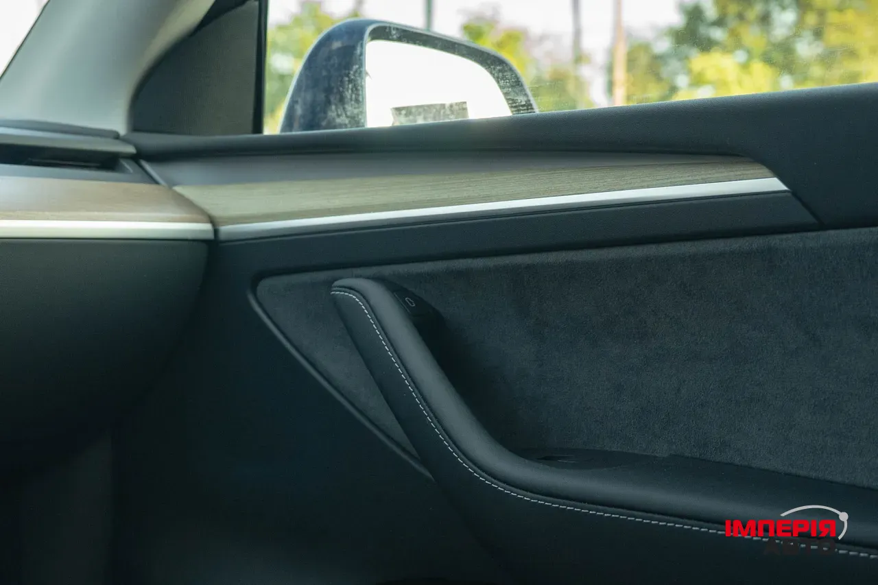 Tesla Model Y - фото 22