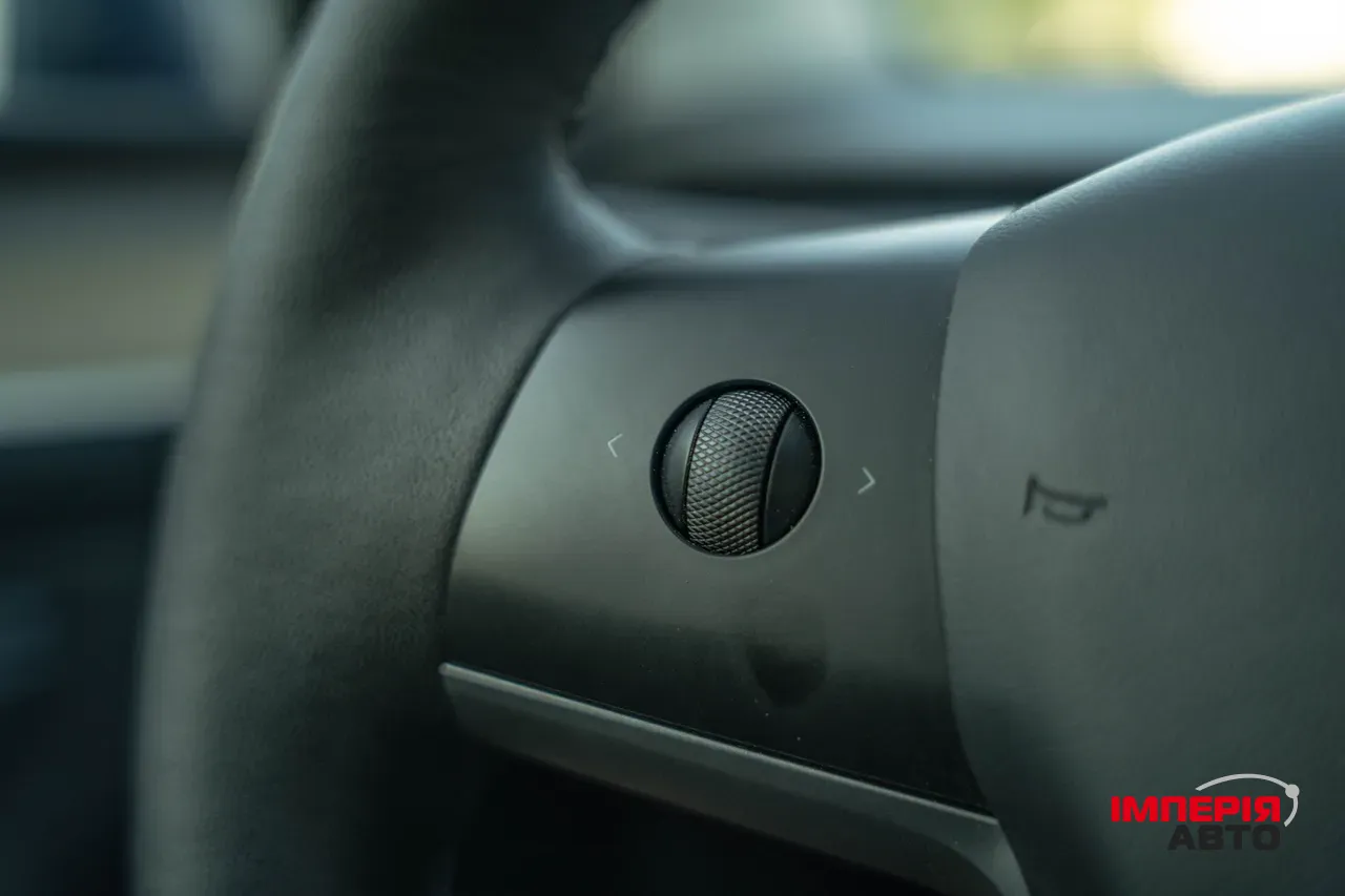 Tesla Model Y - фото 18