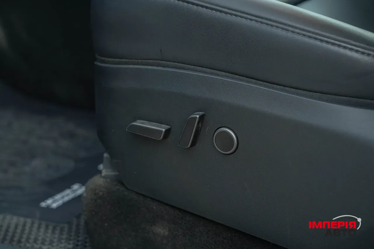 Tesla Model Y - фото 12