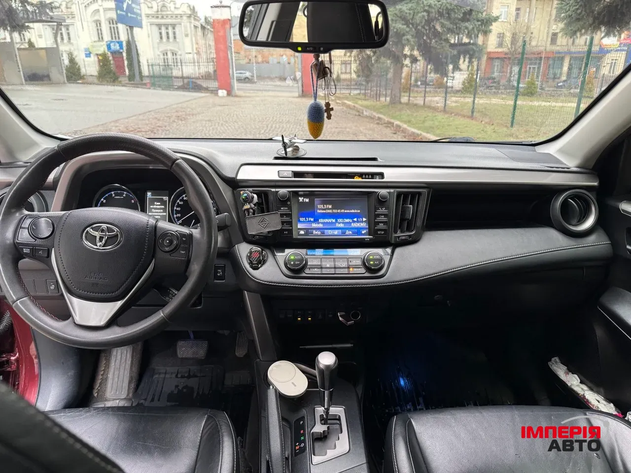 Toyota RAV4 - фото 4