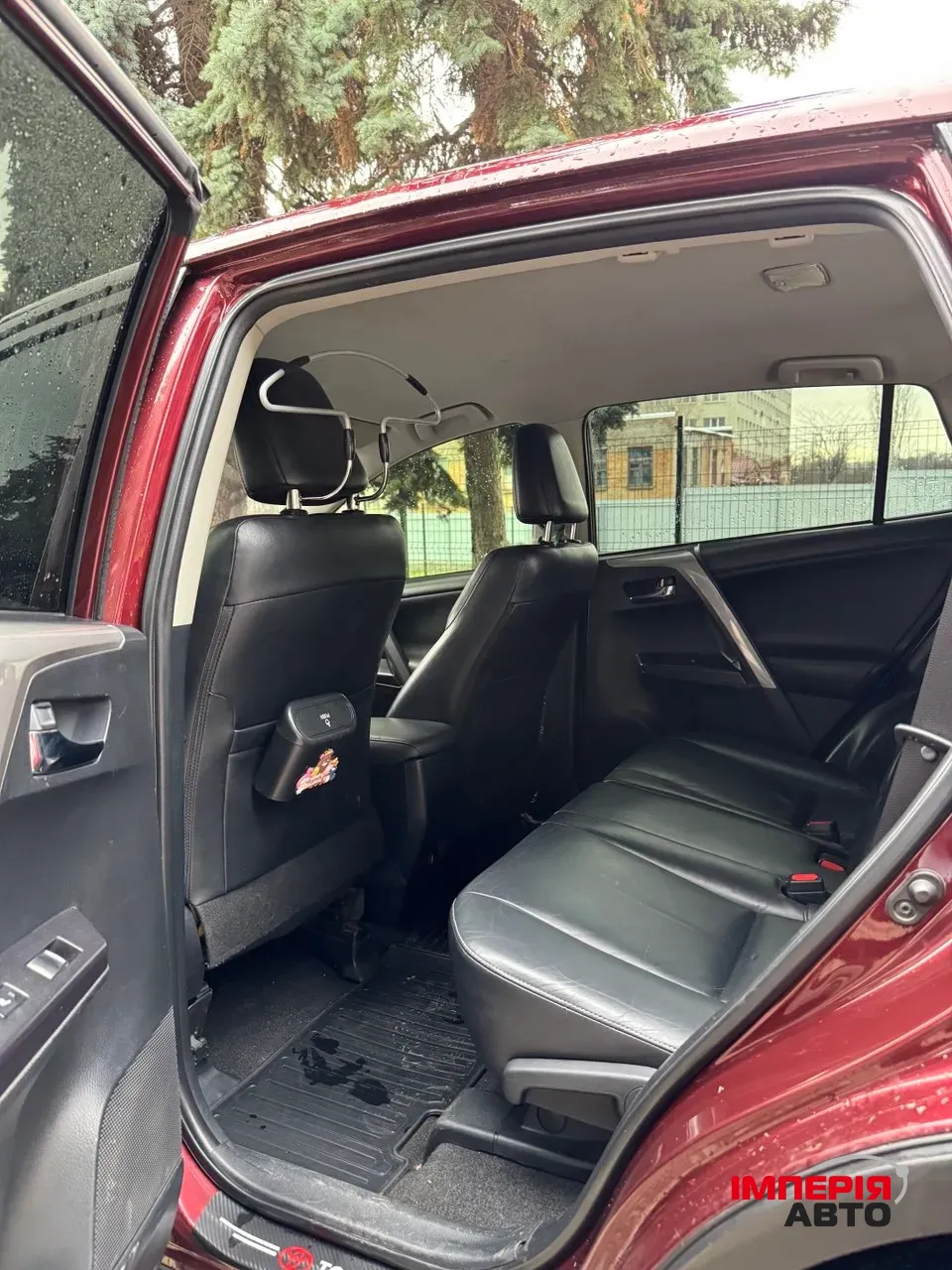 Toyota RAV4 - фото 6