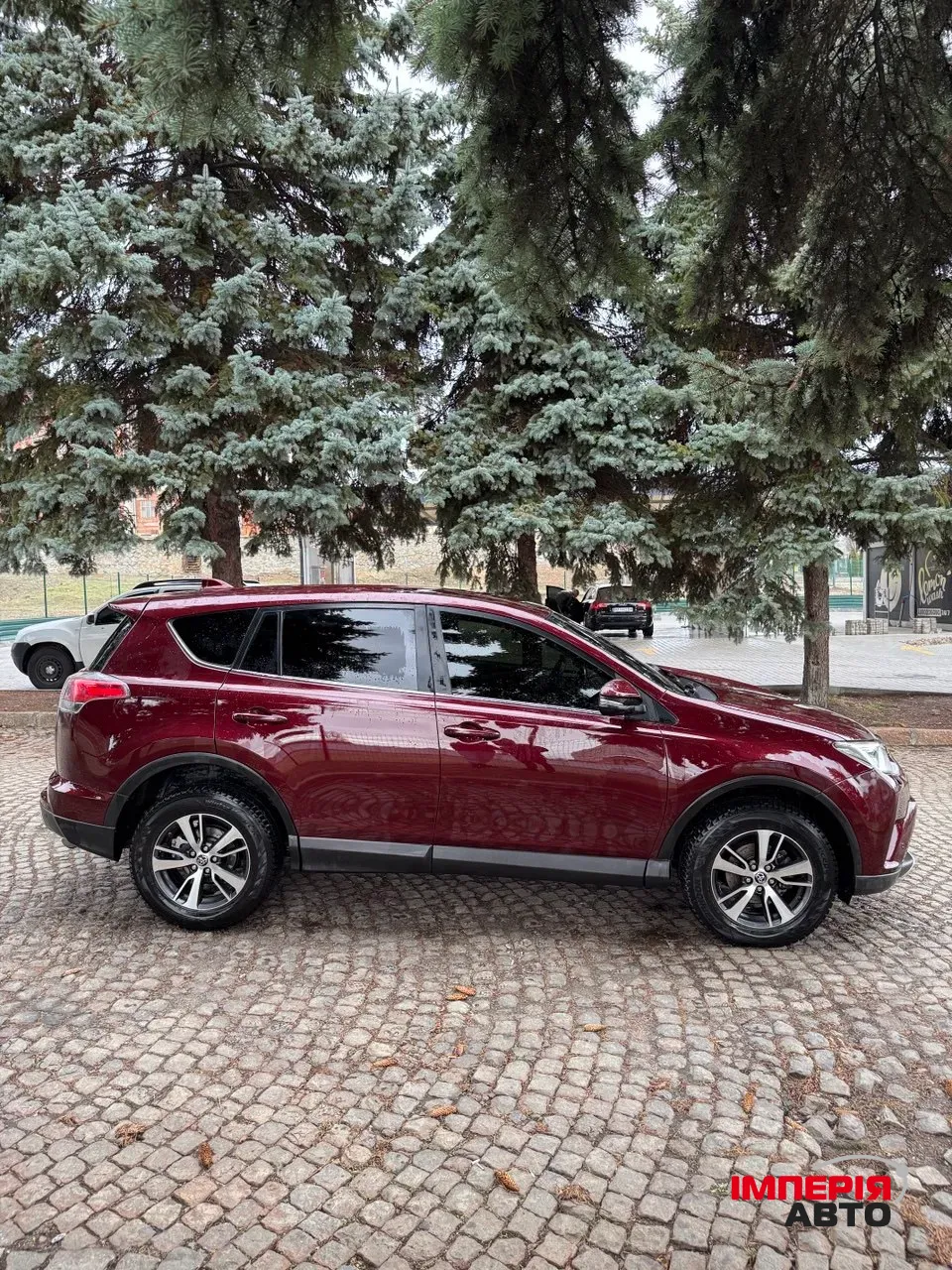 Toyota RAV4 - фото 2