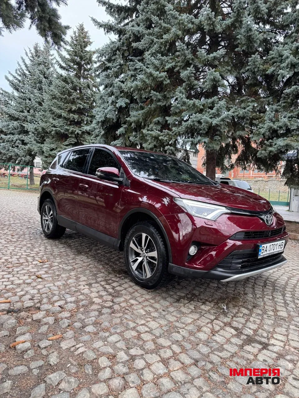 Toyota RAV4 - фото 1