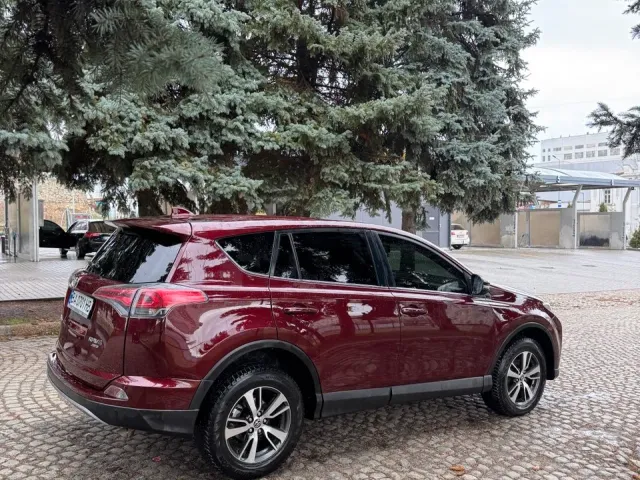 Toyota RAV4 - фото 3