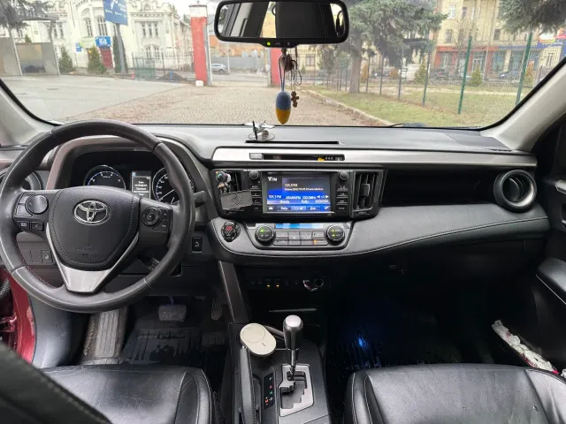 Toyota RAV4 - фото 4