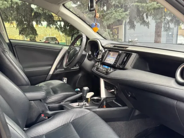 Toyota RAV4 - фото 5