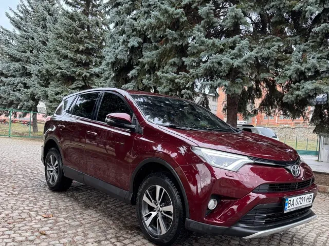 Toyota RAV4 - фото 1