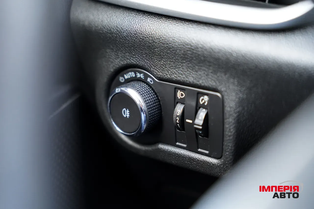 Chevrolet Menlo - фото 11