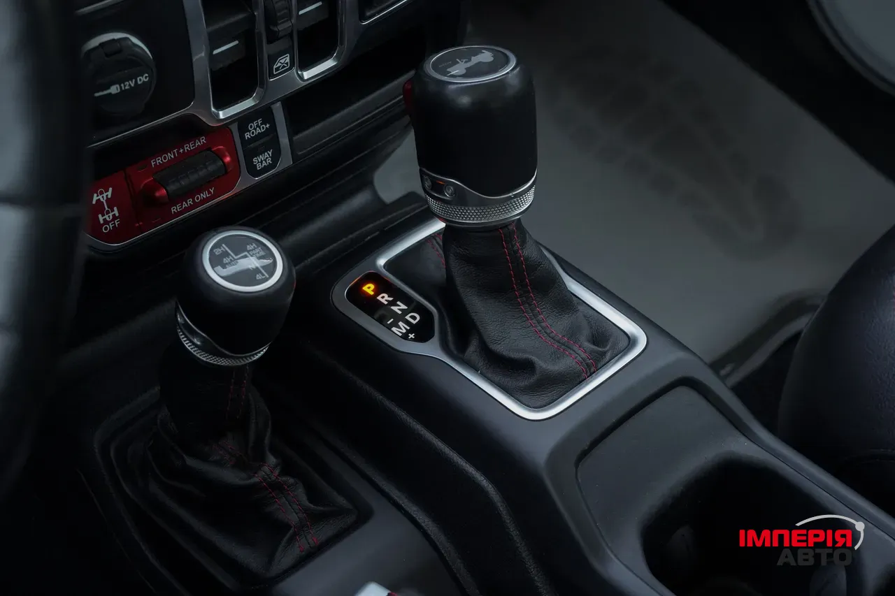 Jeep Wrangler - фото 32