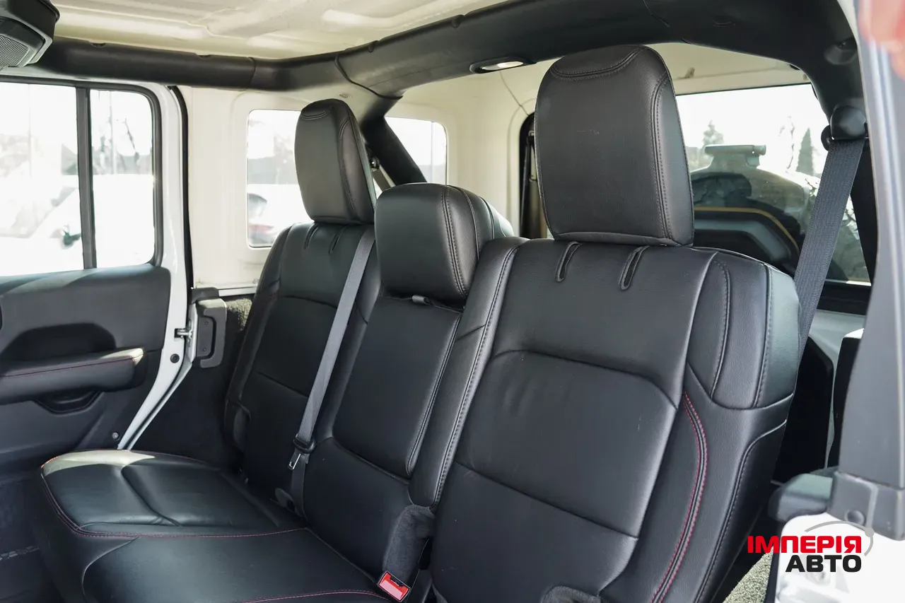 Jeep Wrangler - фото 36