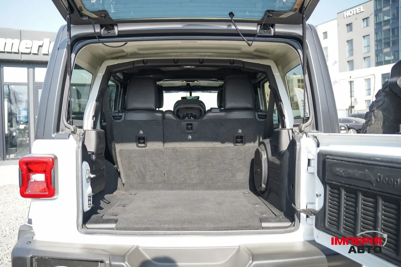 Jeep Wrangler - фото 8