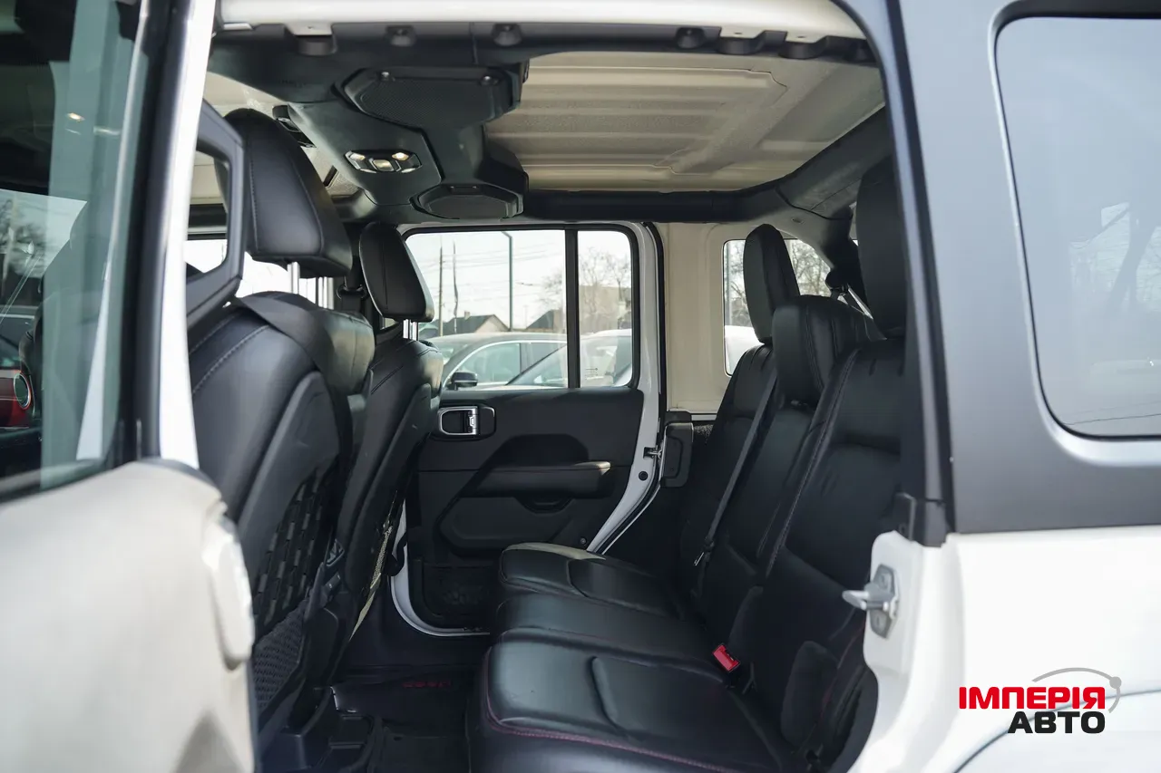 Jeep Wrangler - фото 35