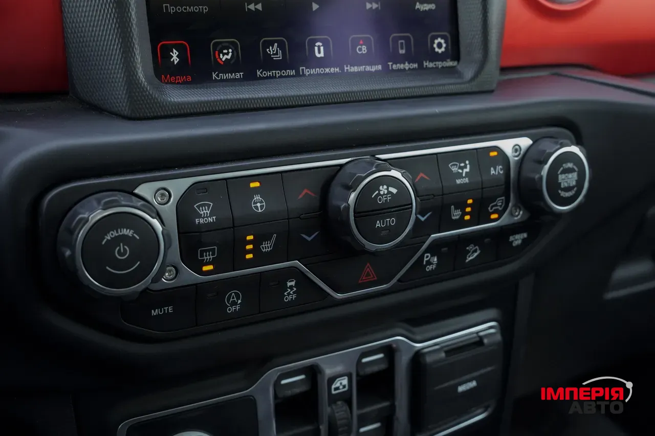 Jeep Wrangler - фото 30